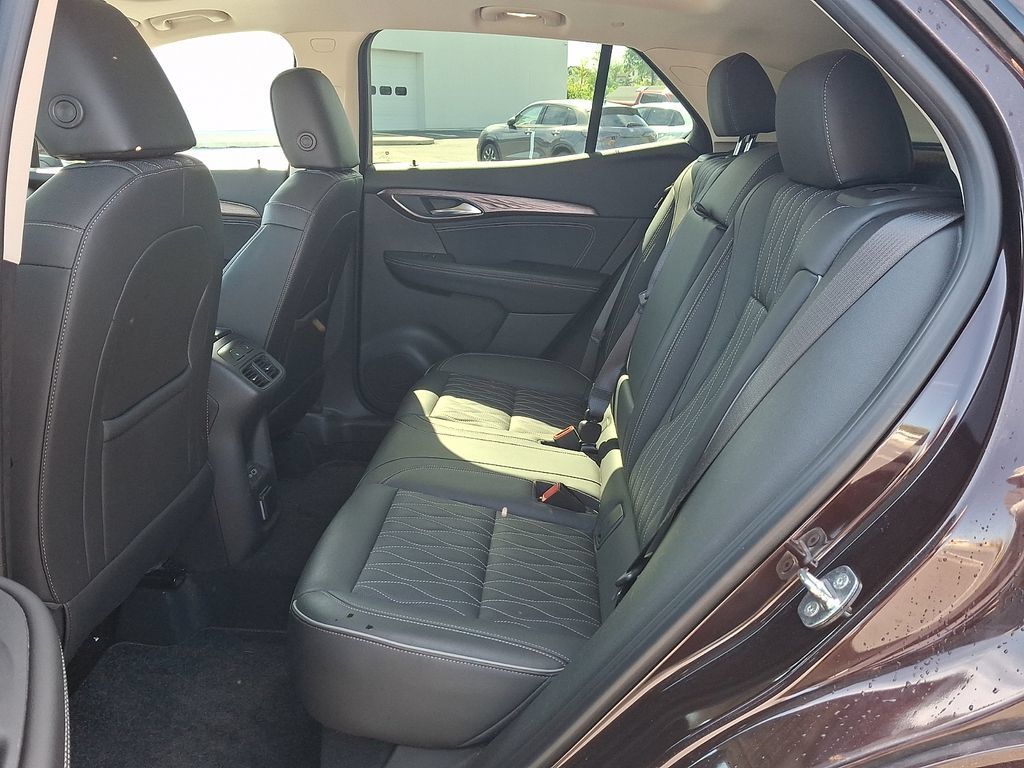 Used 2021 Buick Envision Avenir w/ Technology Package II AWD/4WD image 10