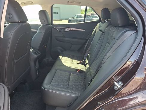 Used 2021 Buick Envision Avenir w/ Technology Package II AWD/4WD image 10
