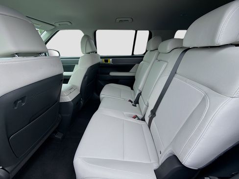 New 2026 Hyundai Santa Fe SE image 17