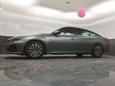 Used 2024 Nissan Altima 2.5 SV image 17