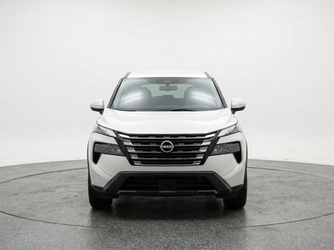 Used 2025 Nissan Rogue SV AWD/4WD image 2