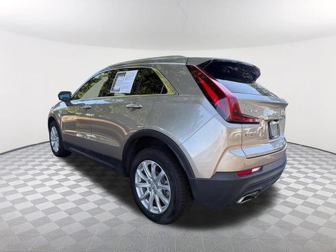 Used 2023 Cadillac XT4 Luxury w/ Cold Weather Package FWD image 7