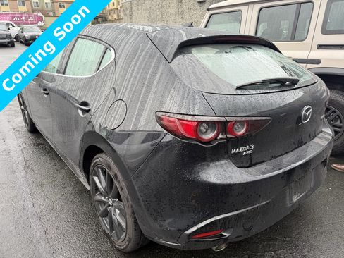 Used 2019 MAZDA MAZDA3 Premium image 4