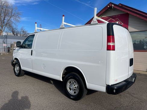 Used 2015 Chevrolet Express 2500 image 7
