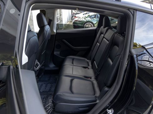 Used 2021 Tesla Model Y Long Range image 43