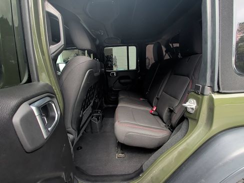 Used 2022 Jeep Wrangler Unlimited Rubicon w/ Cold Weather Group AWD/4WD image 12