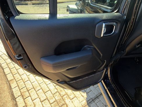 Used 2025 Jeep Wrangler Unlimited Rubicon 4xe w/ Convenience Group image 22