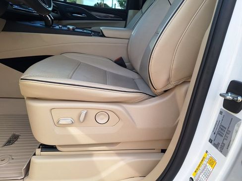 Used 2022 Cadillac Escalade ESV Premium Luxury AWD/4WD image 36