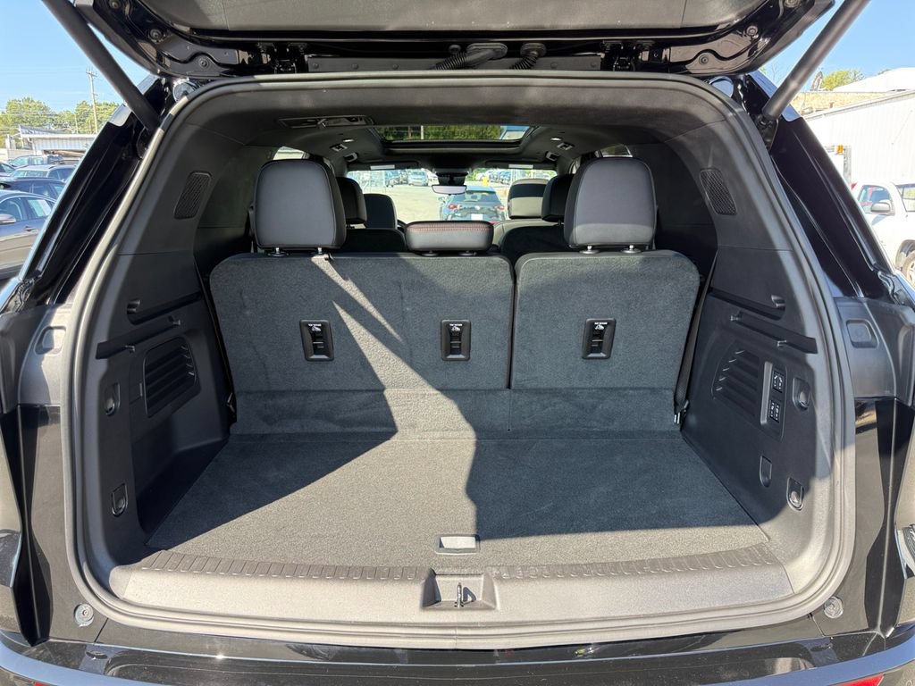 Used 2025 Chevrolet Traverse RS FWD image 27