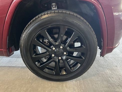 Used 2019 Jeep Grand Cherokee Altitude AWD/4WD image 35