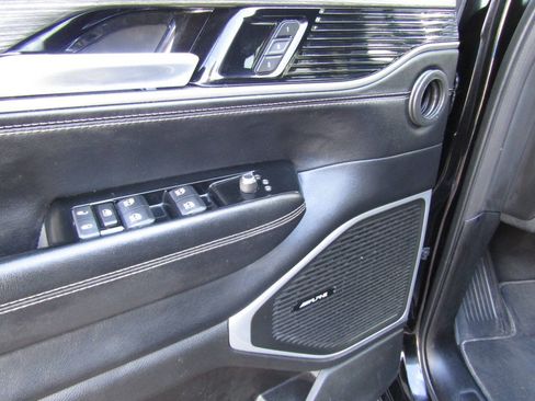 Used 2024 Jeep Wagoneer Series II AWD/4WD image 24