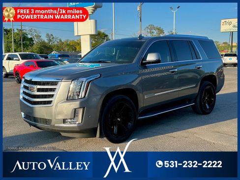 Used 2020 Cadillac Escalade Luxury AWD/4WD image 3