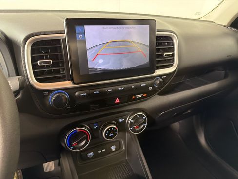 Used 2026 Hyundai Venue SE FWD image 15