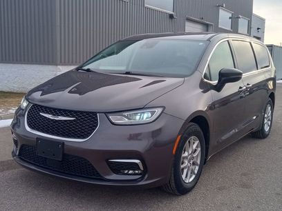 Used 2023 Chrysler Pacifica Touring-L