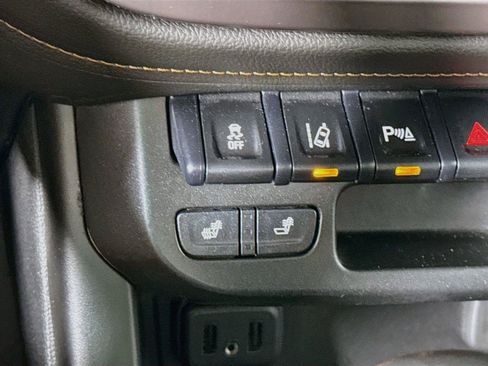 Used 2022 GMC Canyon AT4 w/ Driver Alert Package AWD/4WD image 13