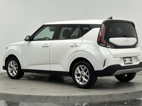 Used 2023 Kia Soul LX w/ LX Technology Package image 4