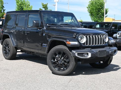 Used 2025 Jeep Wrangler Unlimited Sahara w/ Safety Group AWD/4WD image 2
