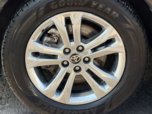 Used 2022 Toyota Sienna Platinum image 14