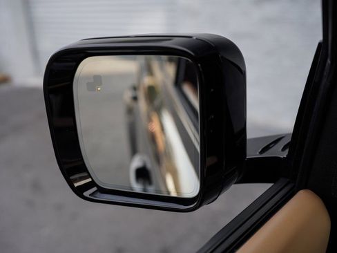 Used 2025 Land Rover Defender 110 S image 37