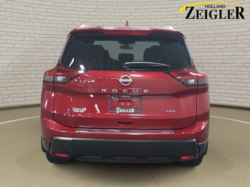 Certified 2025 Nissan Rogue SV w/ SV Premium Package image 6