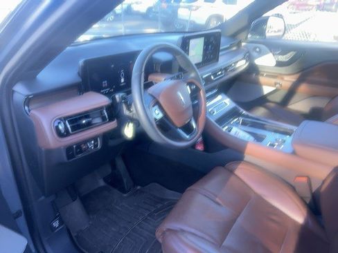 Used 2025 Lincoln Aviator Reserve w/ Equipment Group 201A image 7