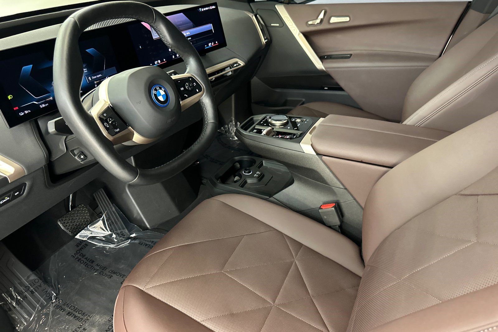 Used 2024 BMW iX xDrive50 w/ Premium Package AWD/4WD image 4