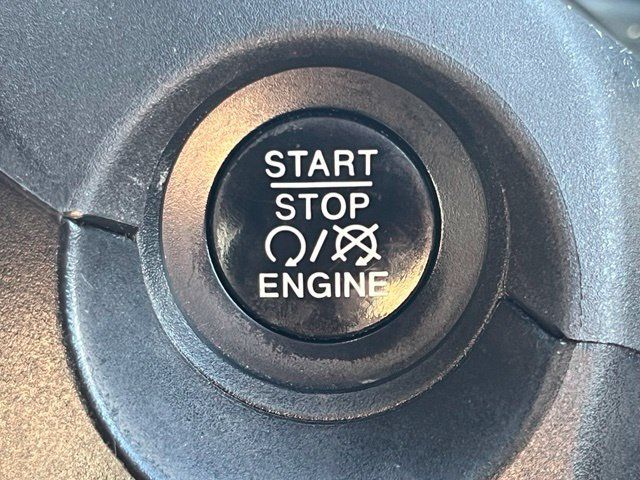 Used 2018 Jeep Compass Latitude w/ Popular Equipment Group FWD image 14