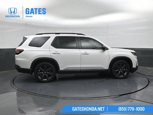 Certified 2025 Honda Pilot Sport image 3