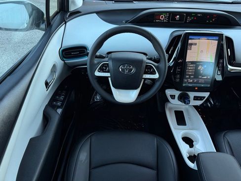 Used 2017 Toyota Prius Prime Advanced image 19
