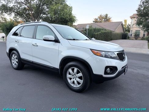 Used 2013 Kia Sorento LX w/ Convenience Pkg FWD image 3
