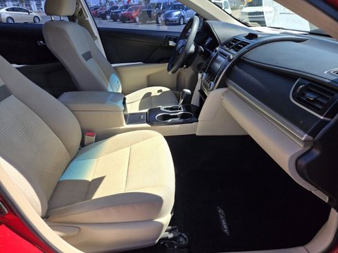 Used 2014 Toyota Camry LE FWD image 12