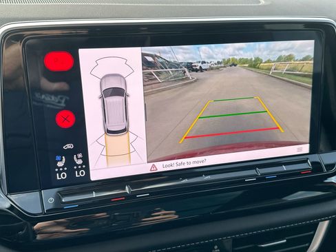 Used 2024 Volkswagen Atlas Cross Sport SEL R-Line image 17