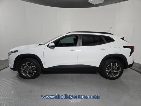 Used 2024 Chevrolet Trax LT w/ Driver Confidence Package FWD image 3