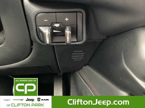 Certified 2024 Dodge Durango GT image 25