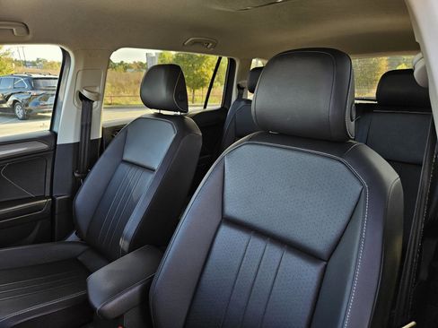 Used 2024 Volkswagen Tiguan SE image 9