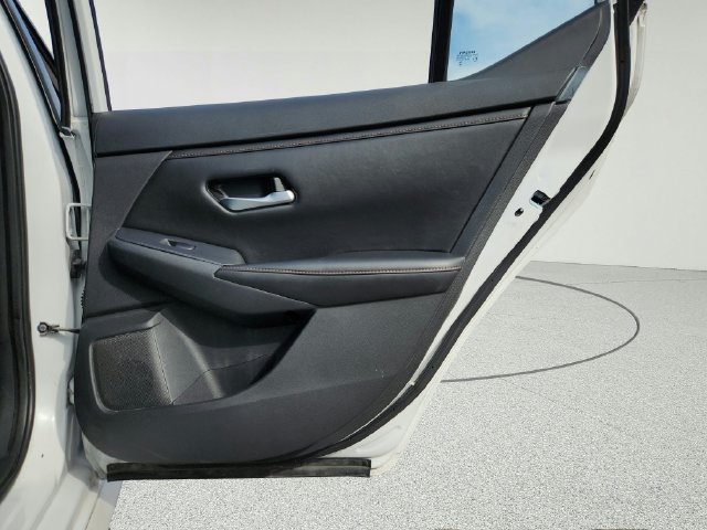 Used 2022 Nissan Sentra SR w/ SR Premium Package FWD image 27