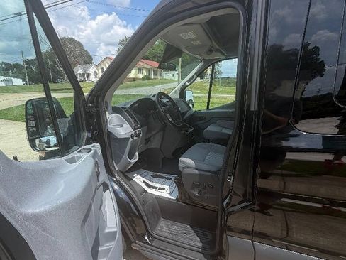 Used 2017 Ford Transit 350 XLT RWD image 11