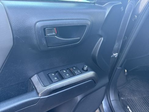 Used 2019 Toyota Tacoma SR5 RWD image 14