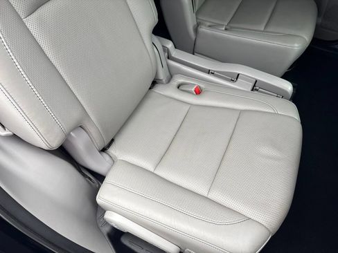 Used 2019 Toyota Highlander Limited AWD/4WD image 32