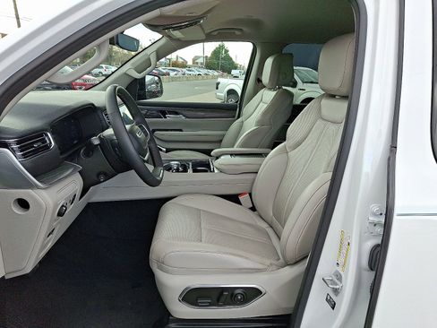 Used 2023 Jeep Wagoneer L Series II image 14