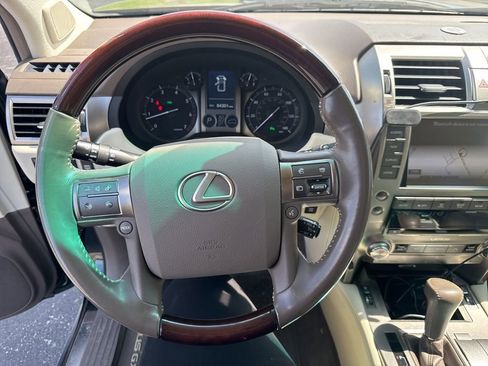 Used 2018 Lexus GX 460 Premium w/ Premium Package image 9