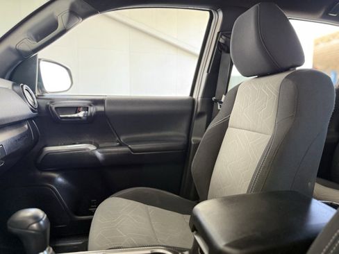 Used 2021 Toyota Tacoma TRD Off-Road image 32