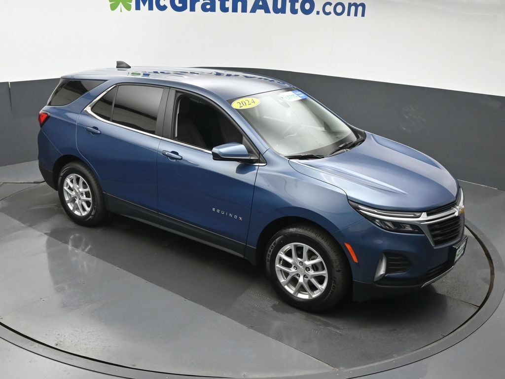 Used 2024 Chevrolet Equinox LT AWD/4WD image 3