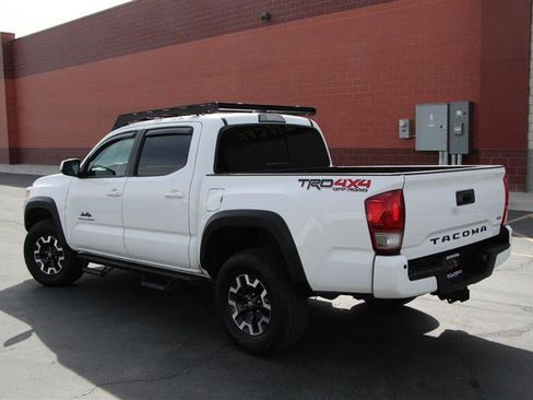 Used 2017 Toyota Tacoma TRD Off-Road image 6