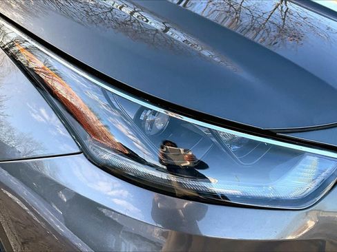 Certified 2021 Toyota Highlander XLE image 26