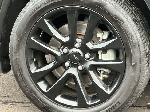 Used 2021 Jeep Grand Cherokee Laredo X image 33