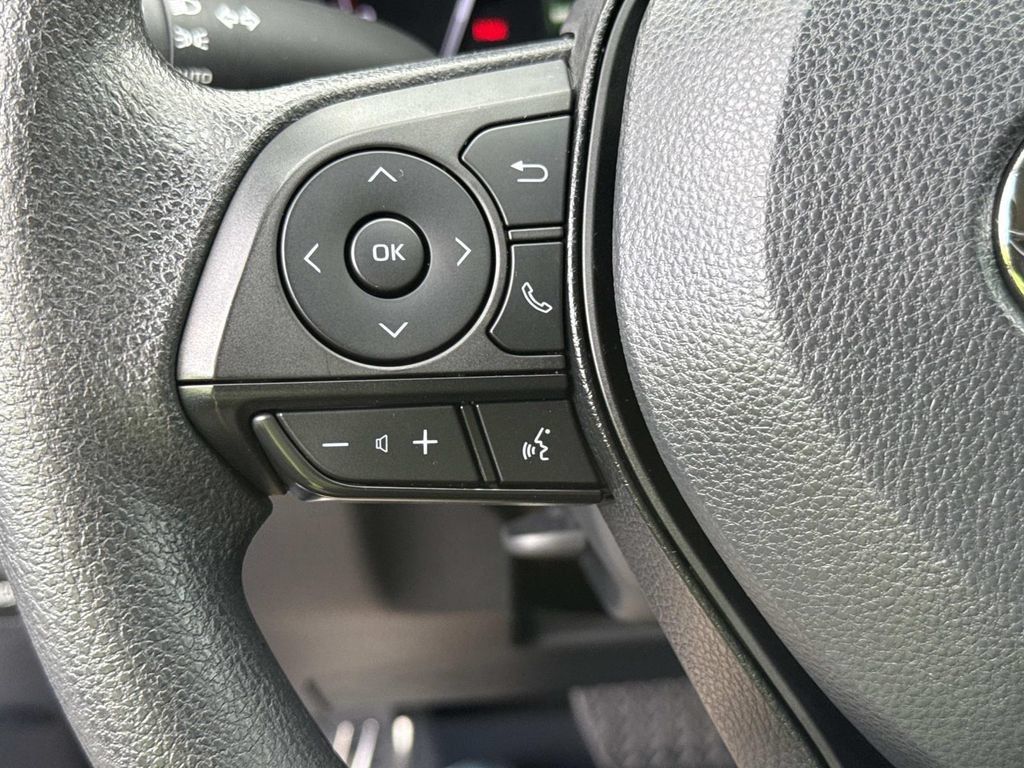 Used 2024 Toyota RAV4 XLE FWD image 39