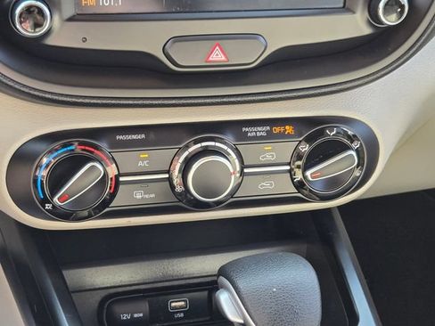 Used 2025 Kia Soul LX FWD image 28