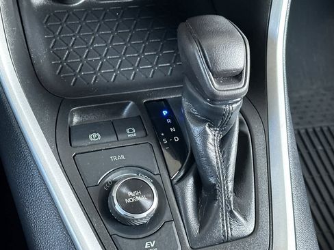 Certified 2021 Toyota RAV4 LE AWD/4WD image 23