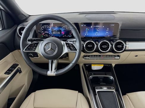 Used 2026 Mercedes-Benz GLB 250 4MATIC image 22